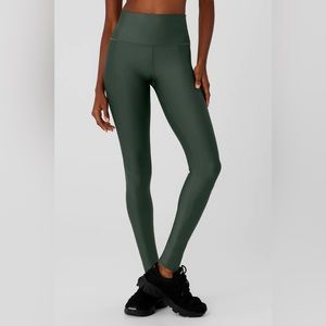 Alo High-Waist Air Lift Legging, great condition, Size 8 / M, Dark Cactus Color